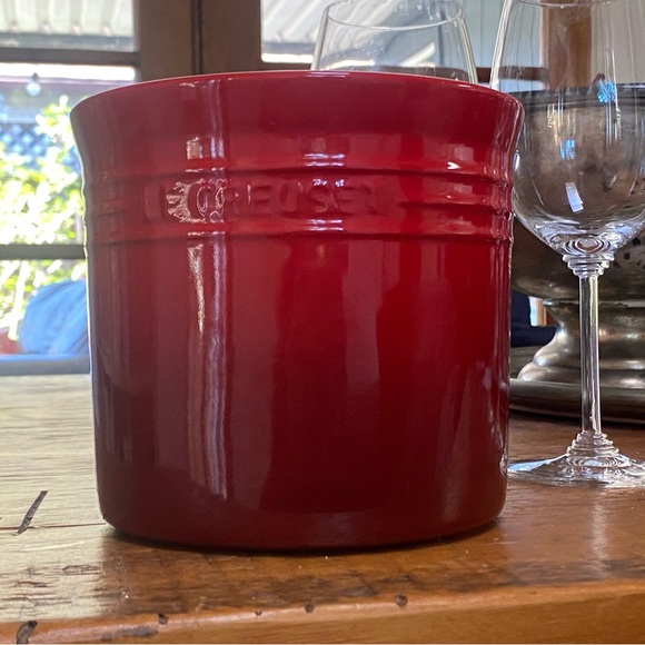 Le Creuset Kitchen Le Creuset Utensil Holder Crock Large 6x7 Cerise Cherry Red Stoneware Euc